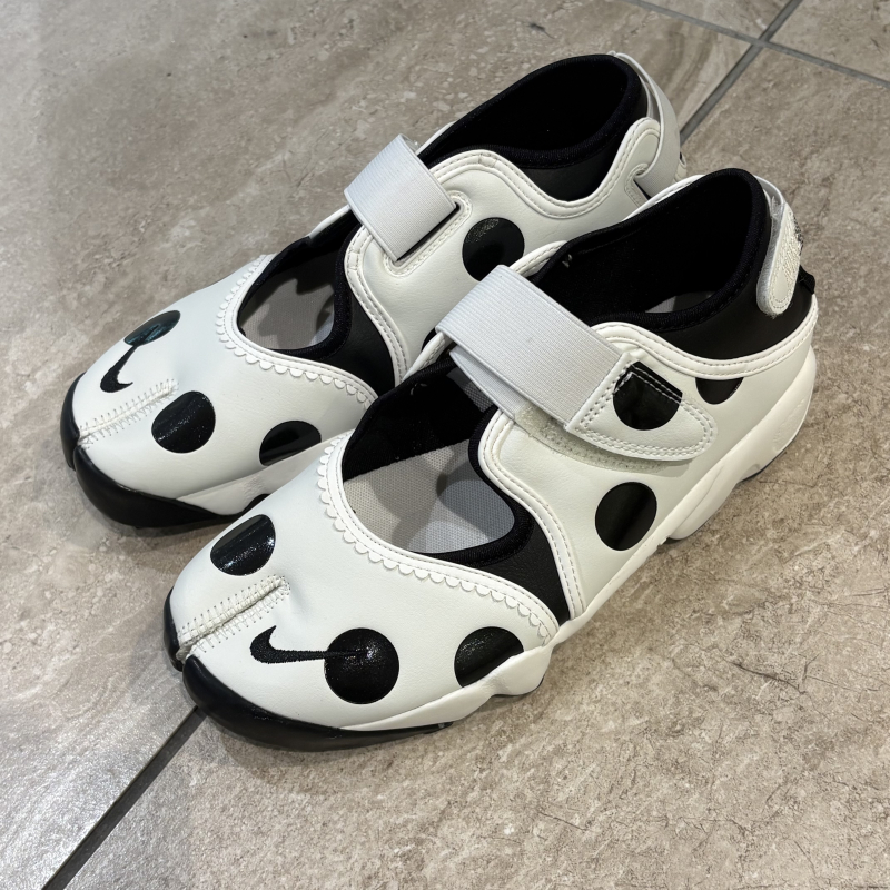 『NIKE    AIR RIFT』