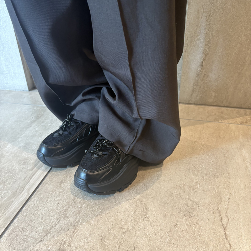『ADIDAS   OZGAIA W』