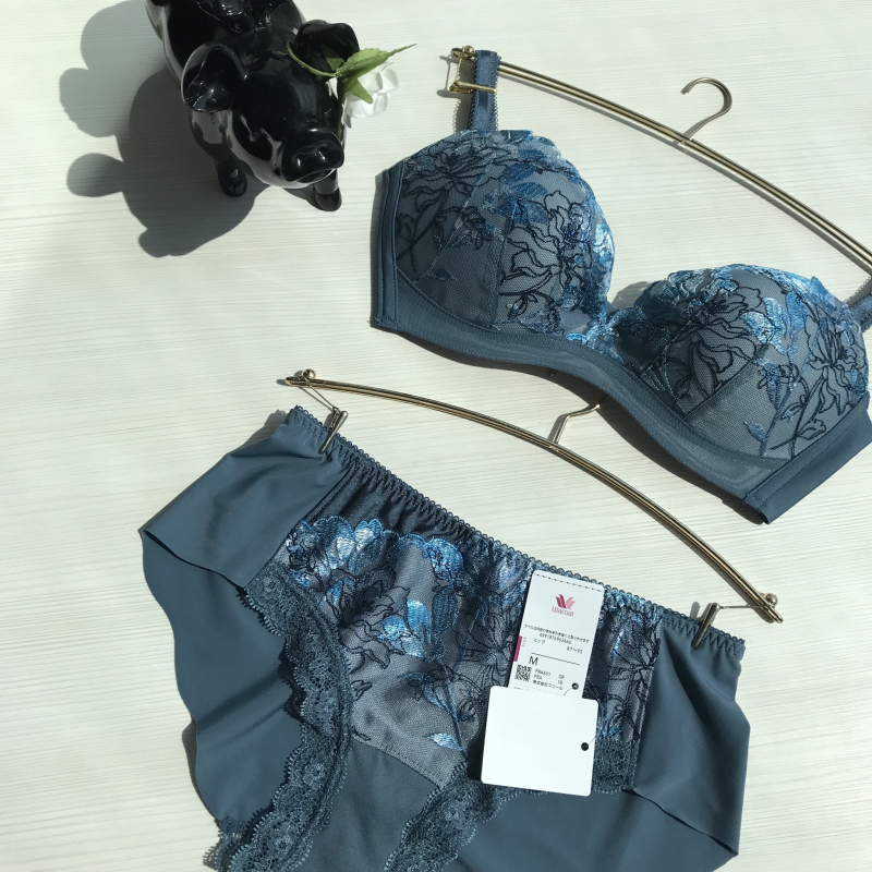 Wacoal新作入荷してます