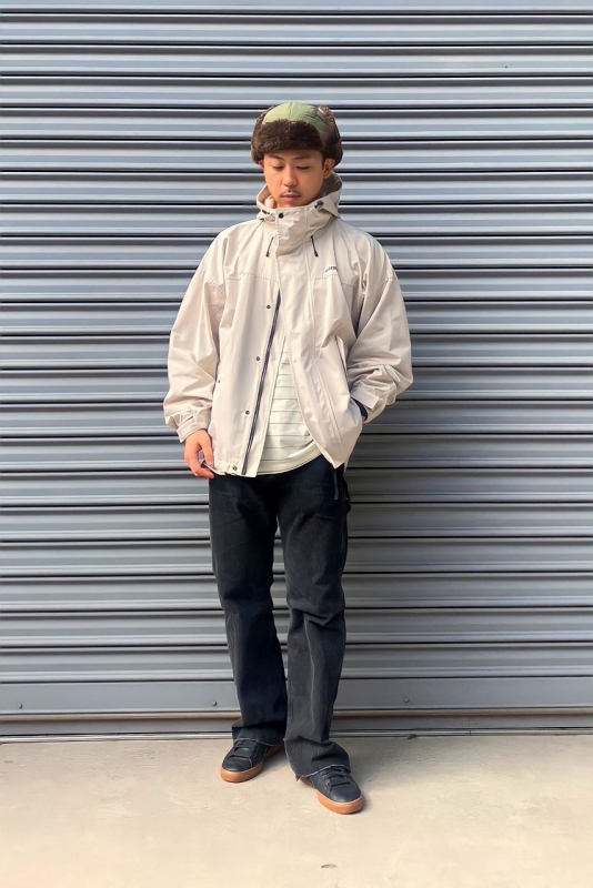 耐久性に優れ、お手入れ簡単。ポケット付きトラッパーハット。