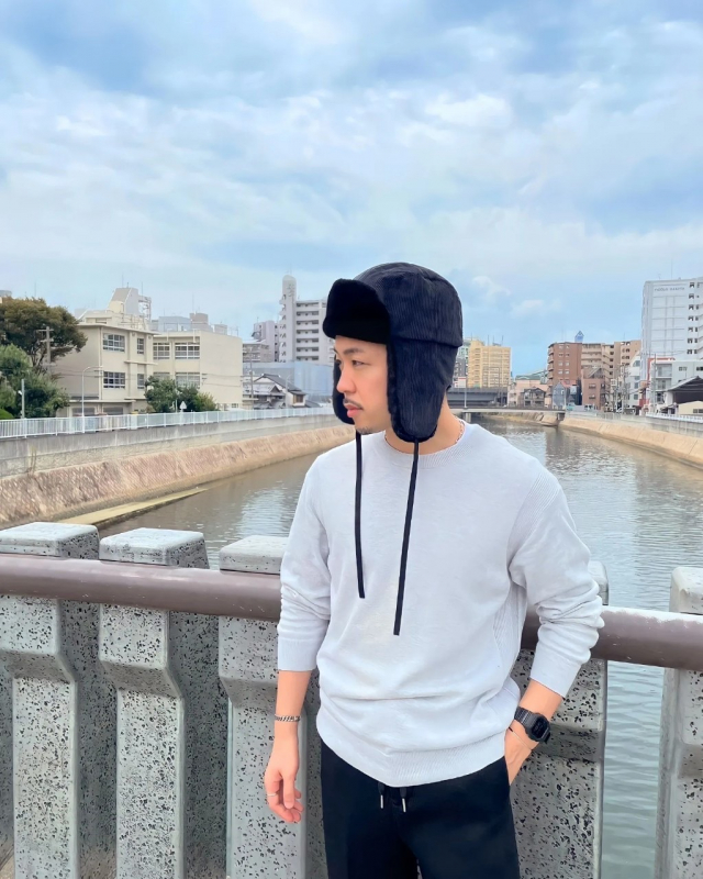 耐久性に優れ、お手入れ簡単。ポケット付きトラッパーハット。