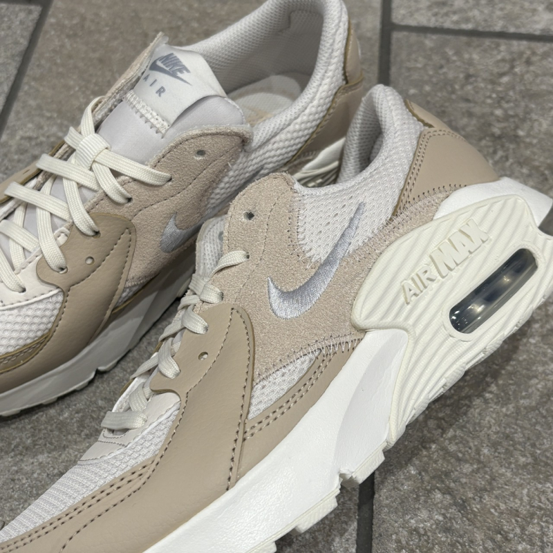 〖NIKE AIRMAX EXCEE〗