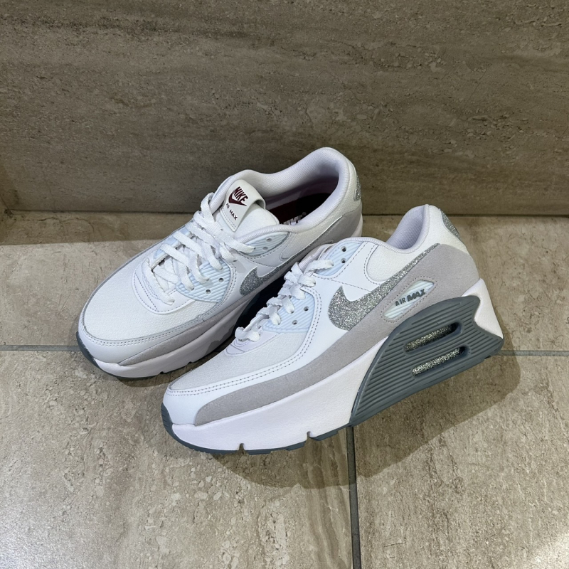 『NIKE   AIRMAX 90 LV8』