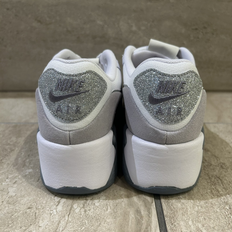『NIKE   AIRMAX 90 LV8』