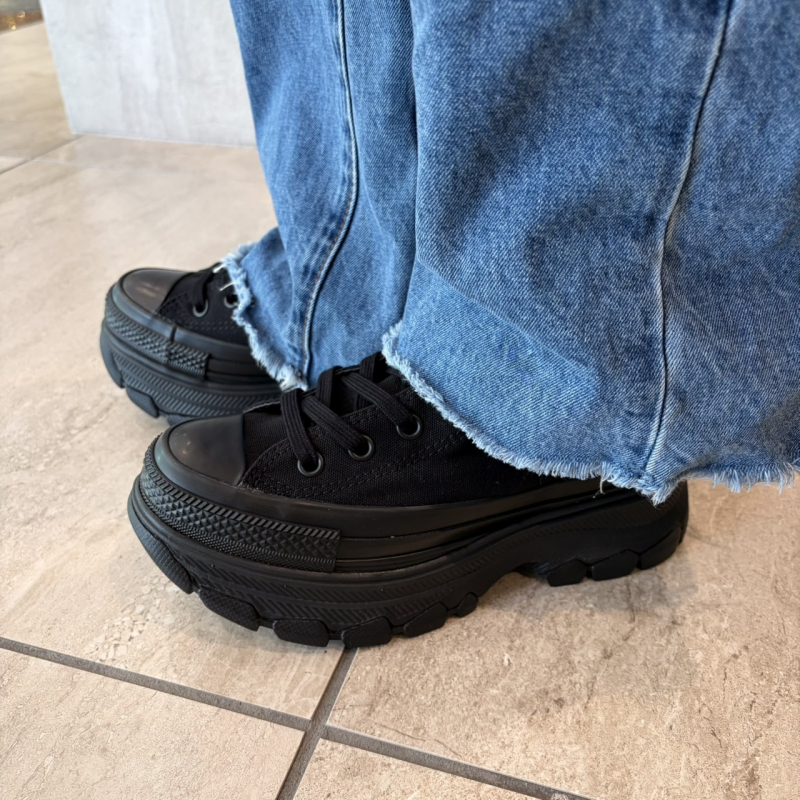 『CONVERSE TREKWAVE』