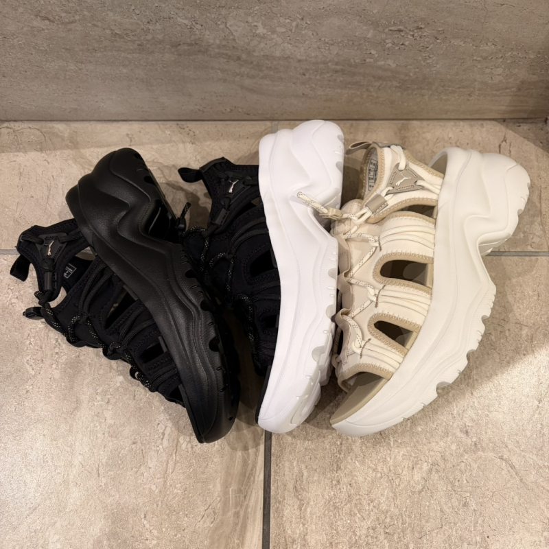 『PUMA 厚底サンダル』
